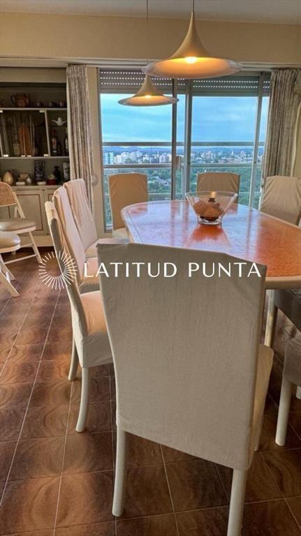Piso alto en Roosevelt, 3 dormitorios más