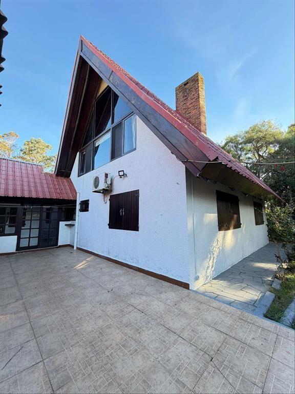 Venta de Cabaña - 4 dormitorios - Piscina - Parque del Plat