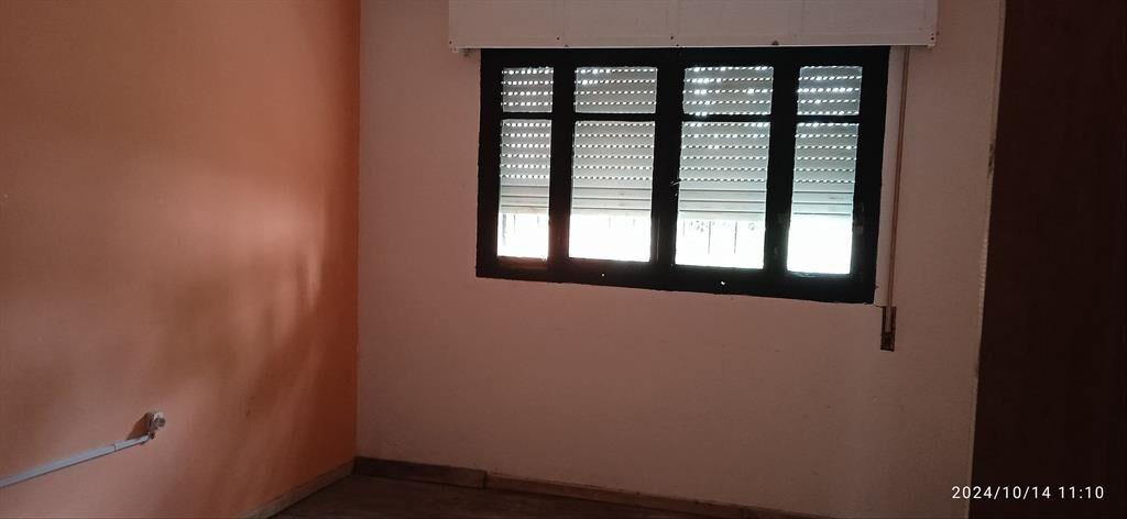 Dos casas alquiladas en venta a una cuadra de Av. Garzón.
