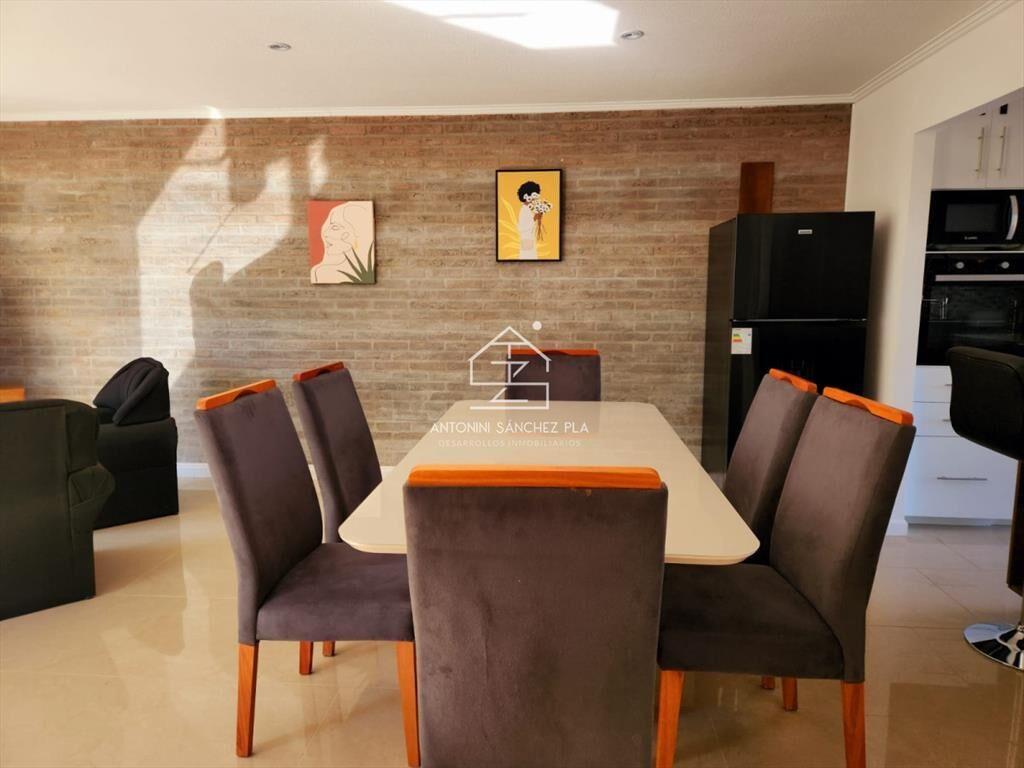 Vende Casa de 3 Dormitorios en Parque Burnett, con espacios