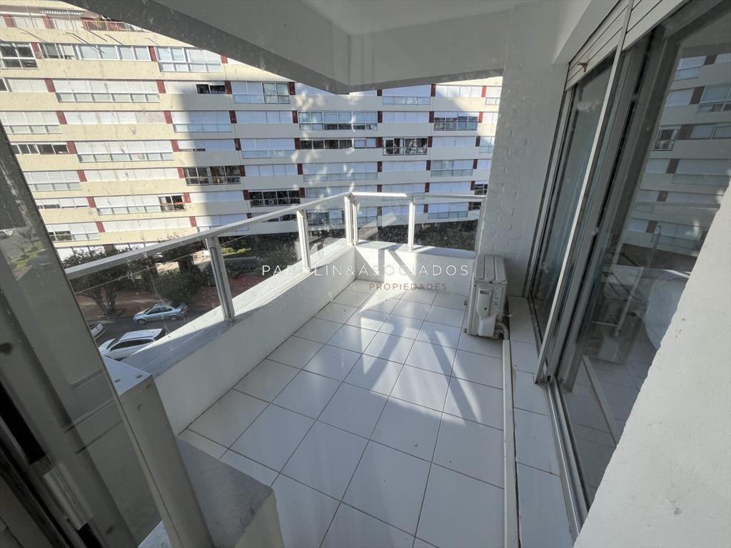 Apartamento de 1 dormitorio en venta. Brava, del