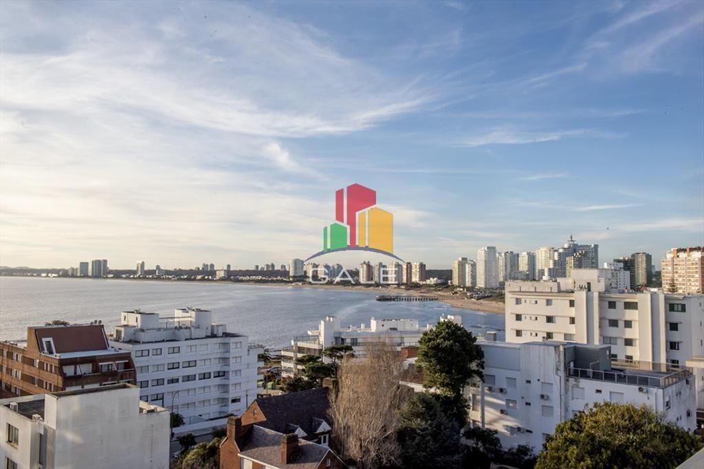 Vende departamento de 3 dormitorios con vista al