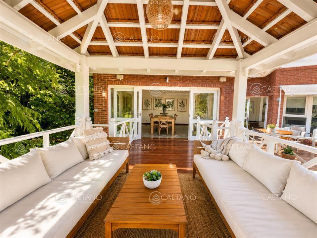 ESPECTACULAR CASA EN EL GOLF DE 5 DORMITORIOS EN VENTA