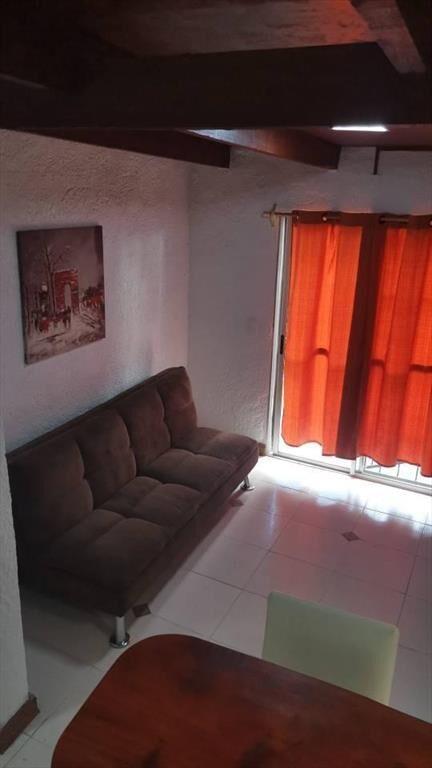 Alquiler Casa 1 dormitorio con patio y parrillero, en excel