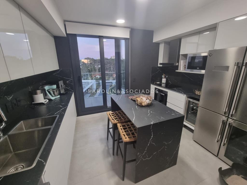 Hermoso apartamento en venta en Venetian Tower, Punta del E