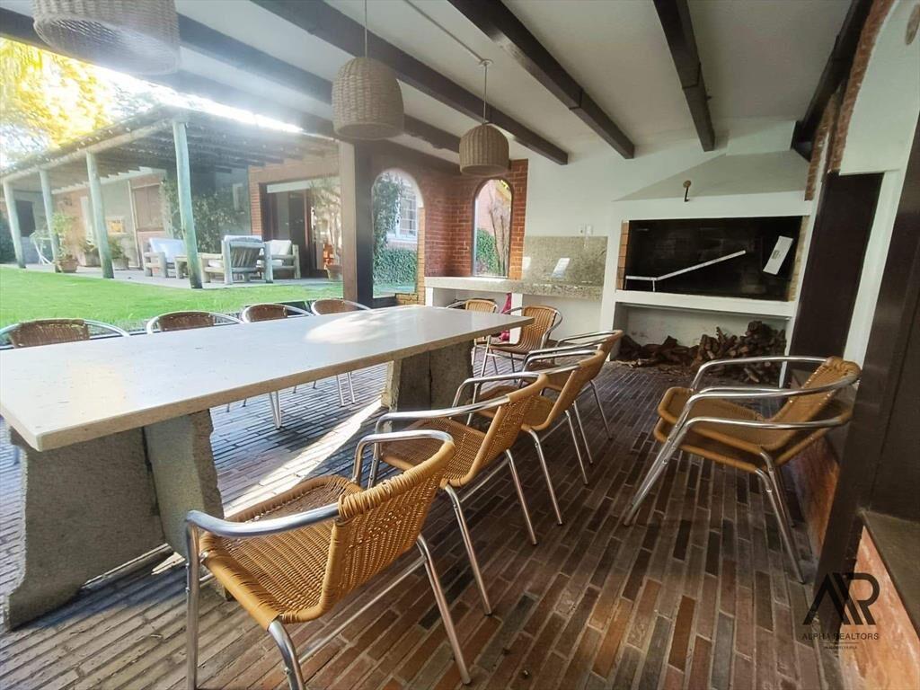 Casa en venta c/ cochera en Roosevelt