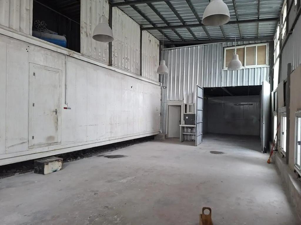 Alquiler amplio local comercial en Paso Carrasco