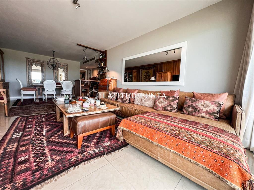 Apartamento piso alto sobre la mansa de 2 mas
