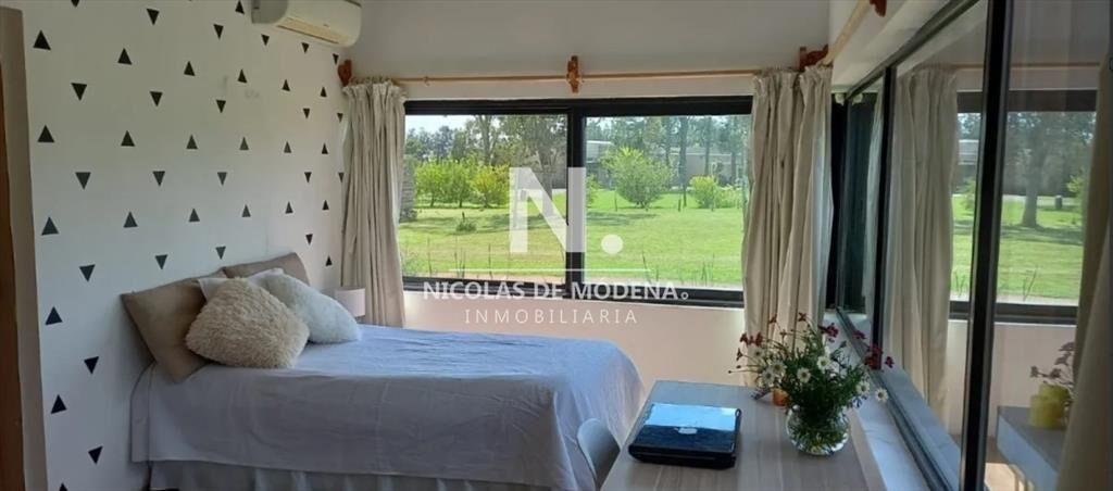 Vende chacra de 4 dormitorios en Barrio privado