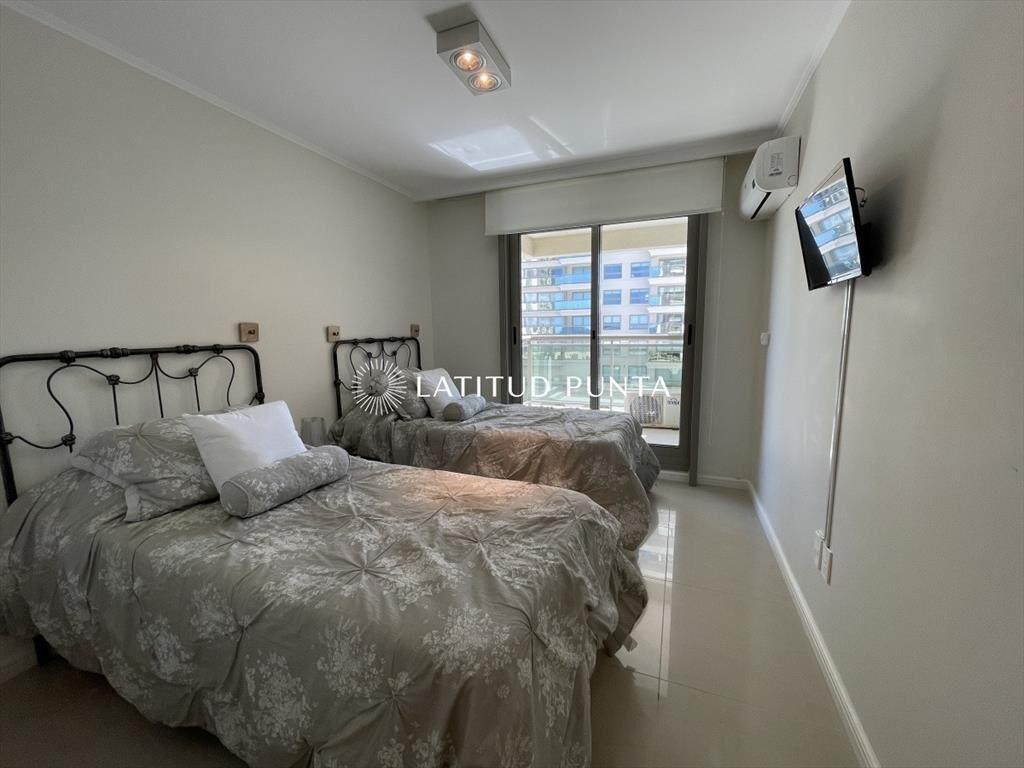 Apartamento en Brava, 3 dormitorios + dependencia