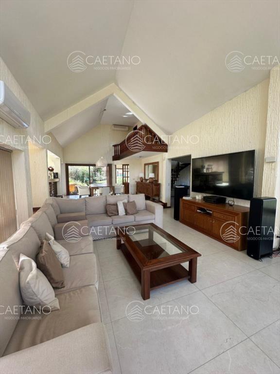 casa en excelente ubicación, 8 dormitorios