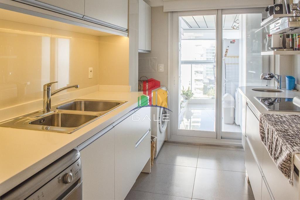 Vende apartamento de 2 dormitorios esquinero en