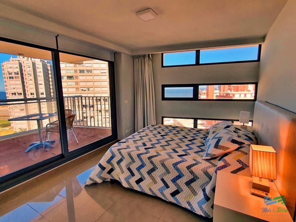 Alquilo apartamento 2 dormitorios con buena vista y servici
