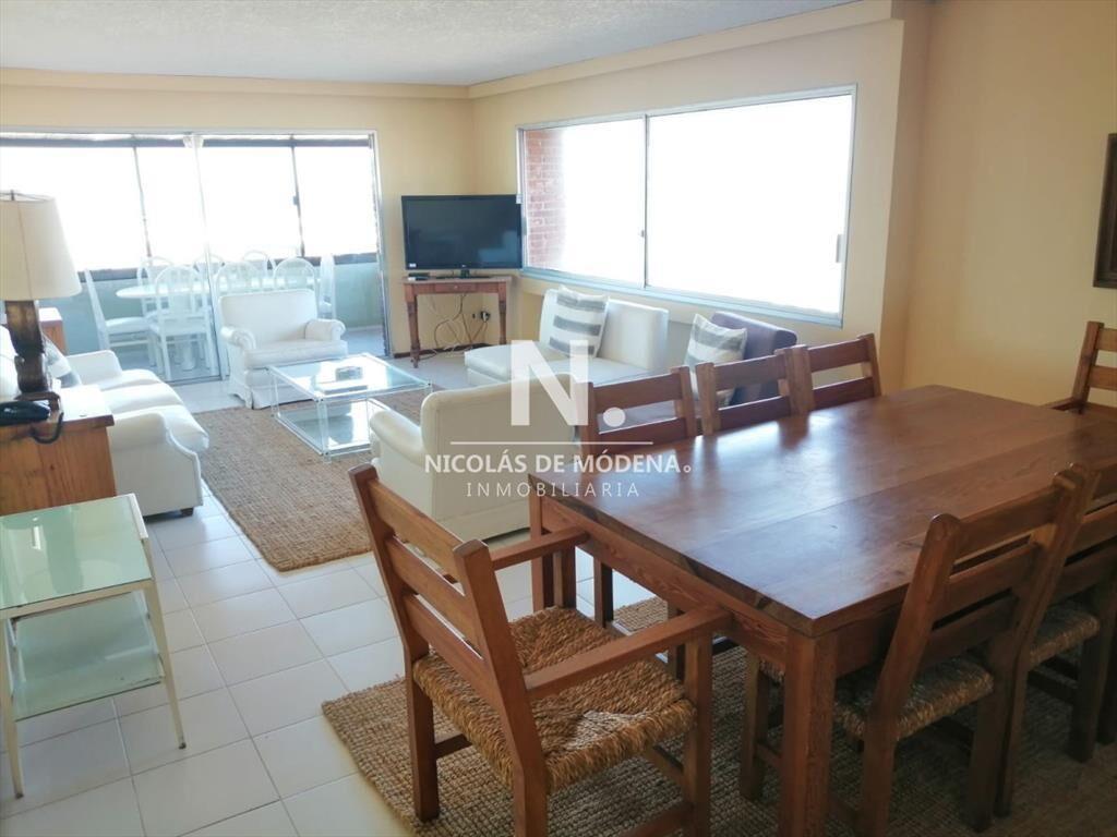 Espectacular departamento en primera línea, del
