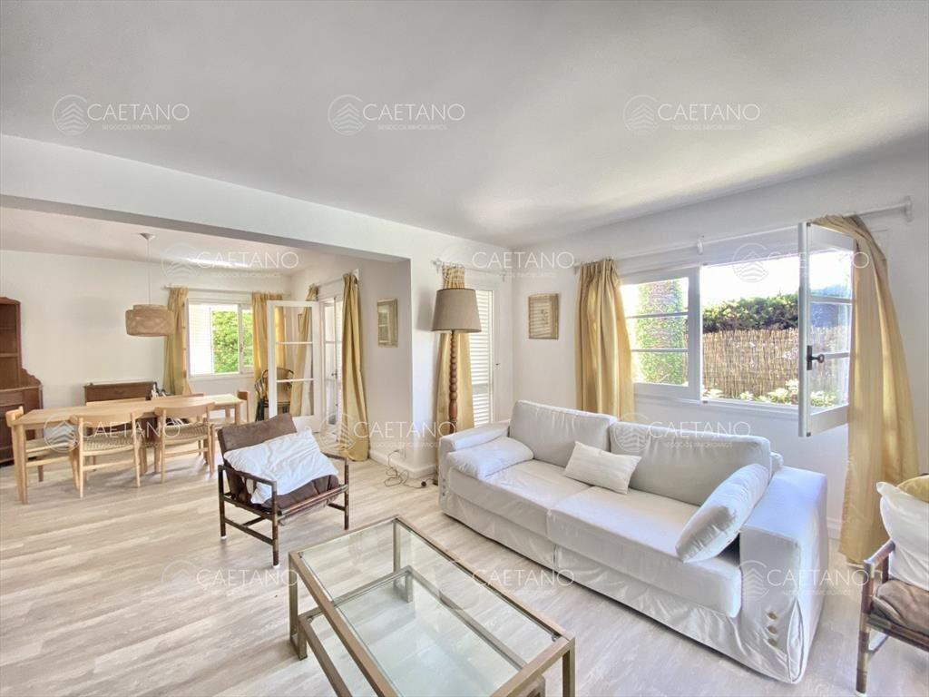 Vende casa 5 dormitorios. PenÃ­nsula, Punta del