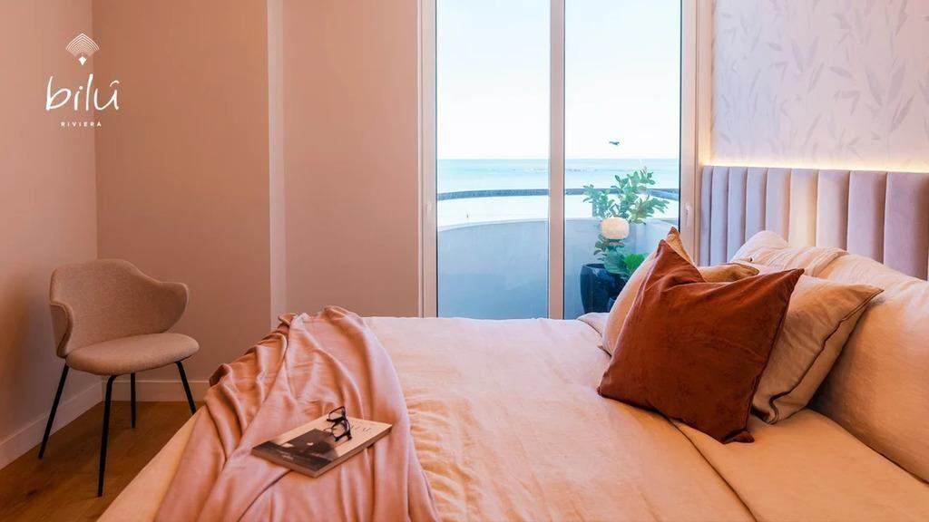 Venta apartamento de 3 dormitorios y servicio en Bilú Rivie