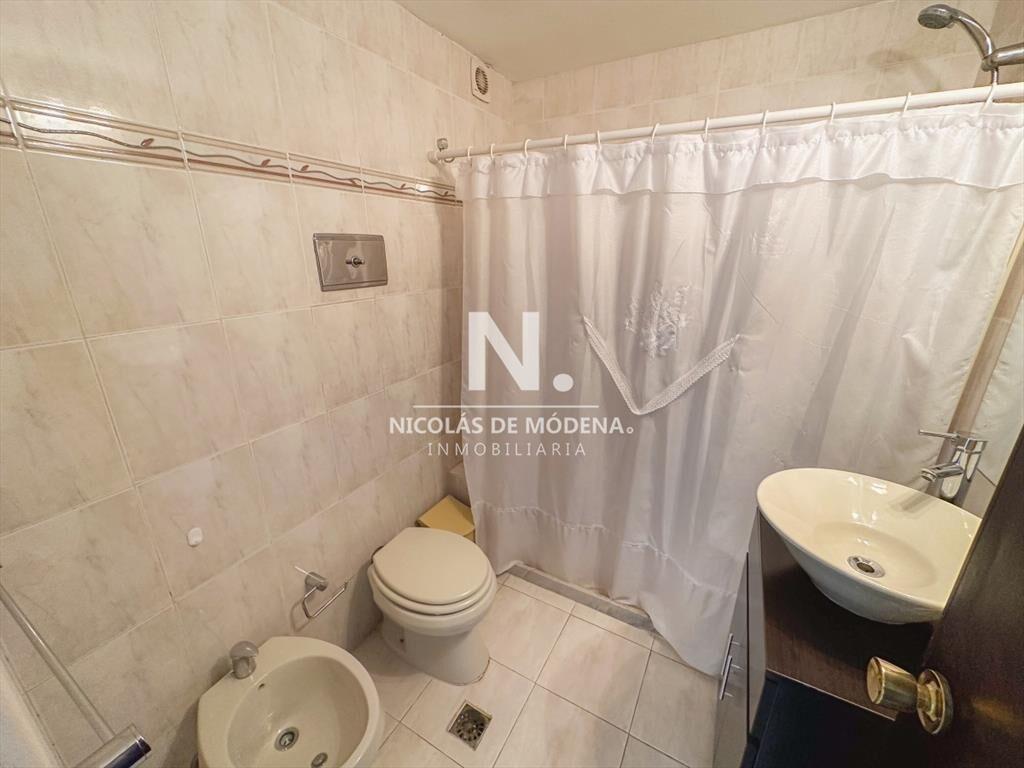 Vende impecable apartamento de 2 Dormitorios, a