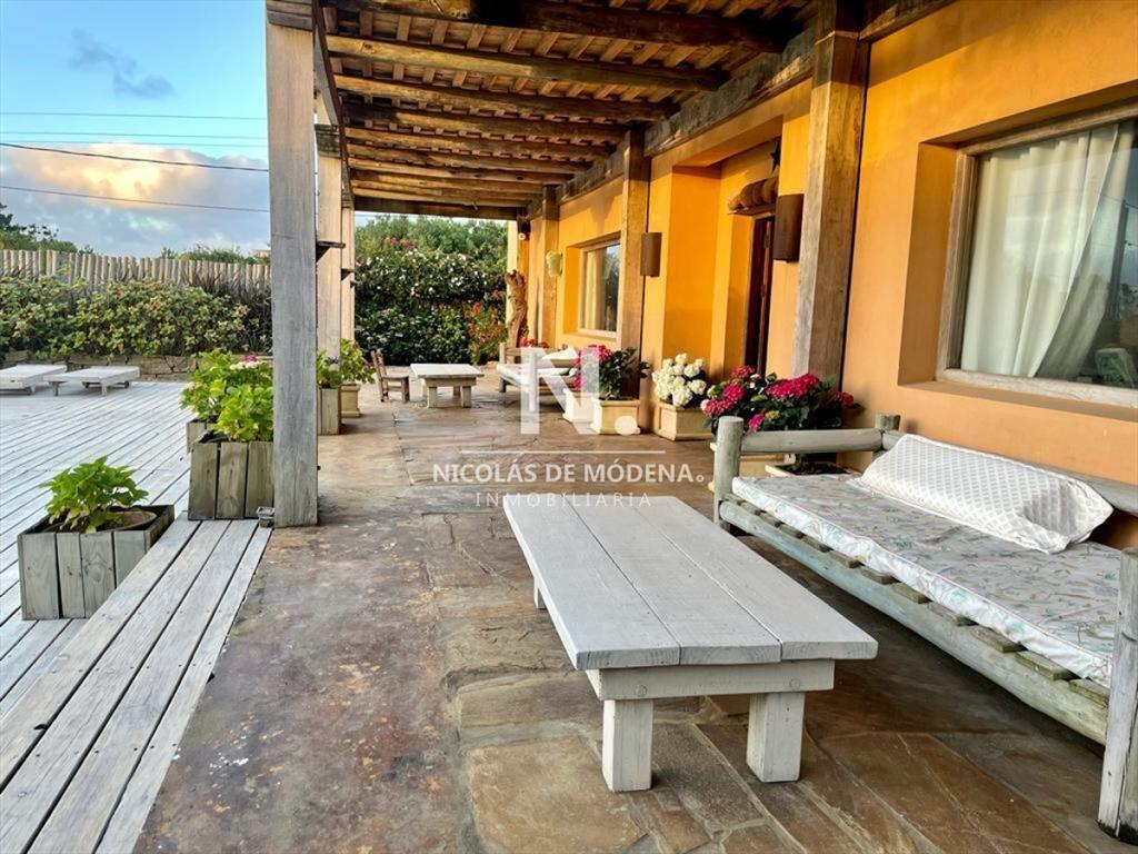 Casa Frente Al Mar - 5 dormitorios en Altos de Pubta Piedra