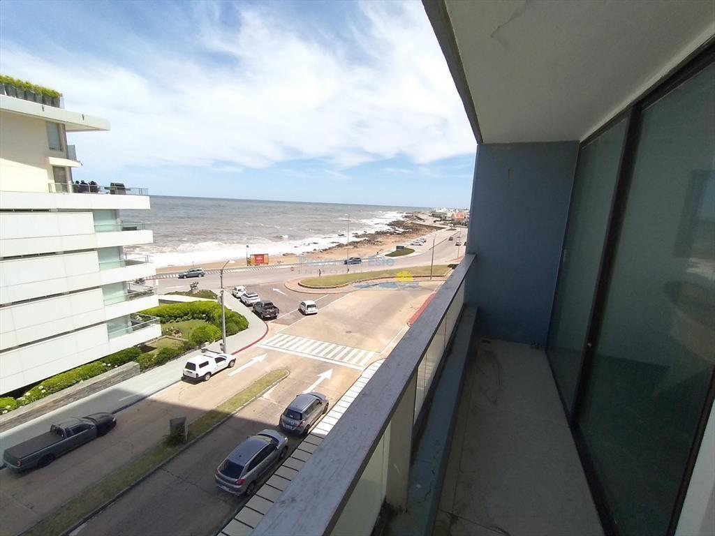 apartamento con vista a playa brava zona de