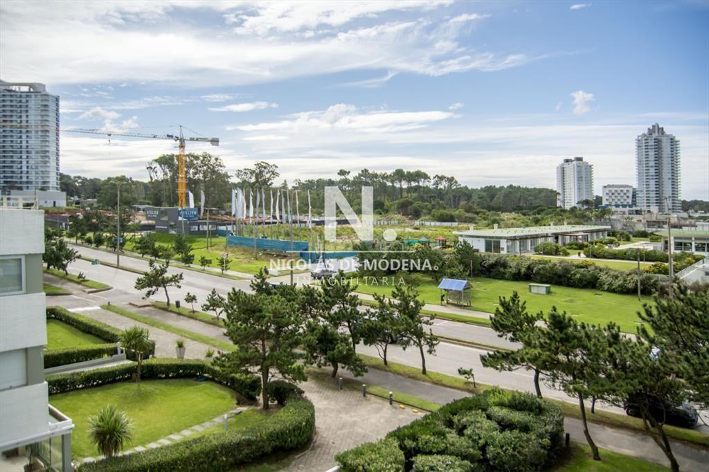 Vende apartamento de 3 dormitorios en Tiburon ,
