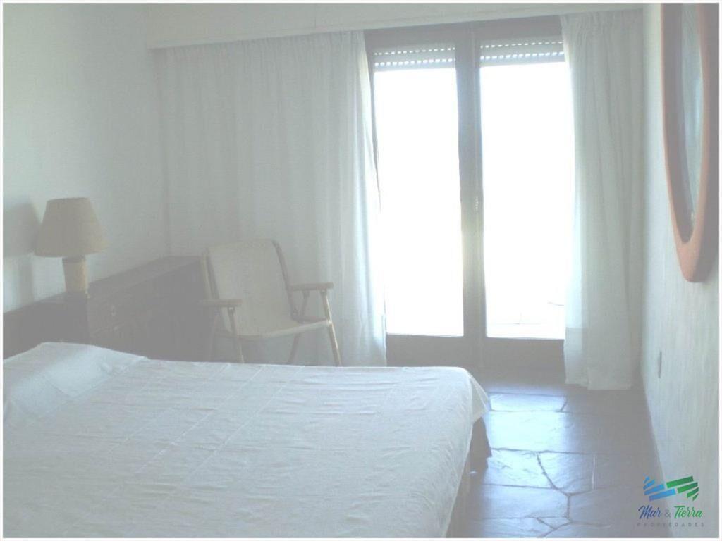 Apartamento de 3 dormitorios frente al mar en y