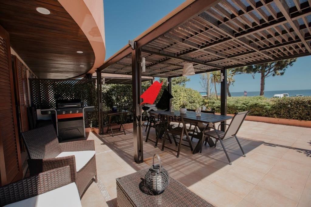 Apartamento en primera línea con vista y piscina