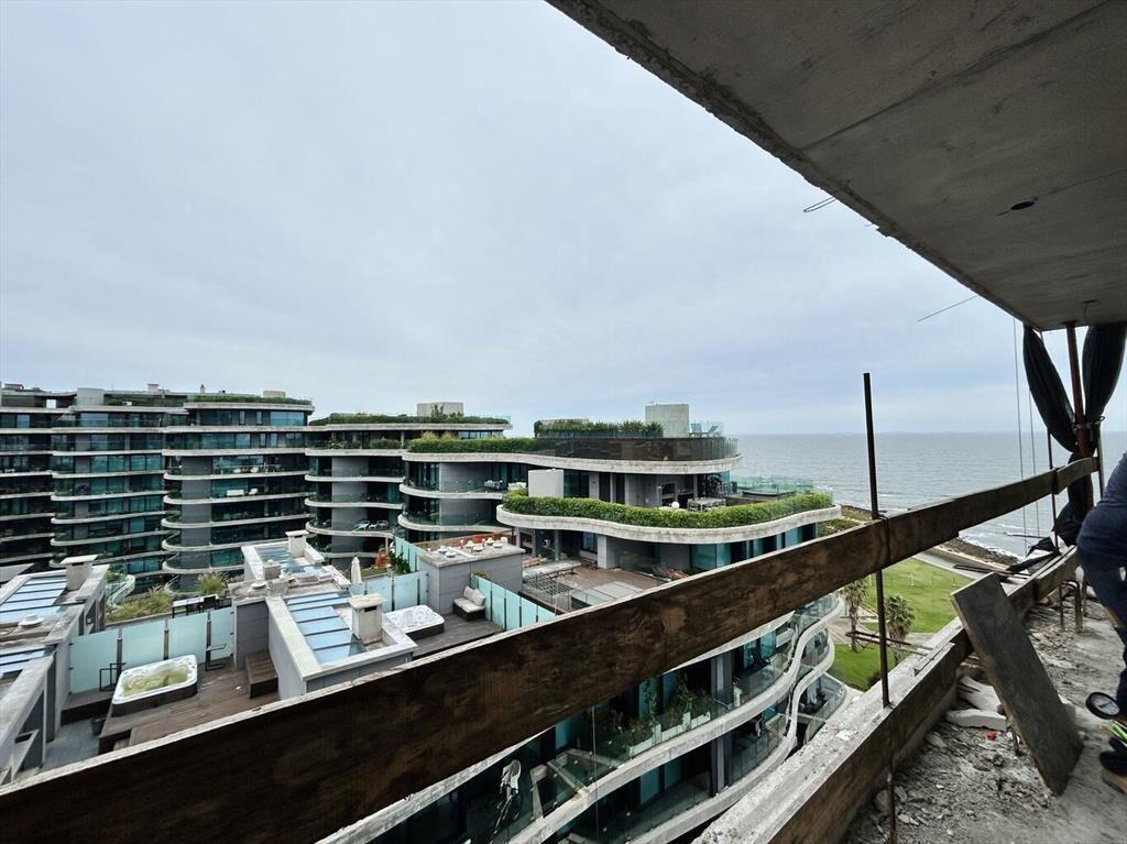 Venta apartamento 1 dormitorio en piso alto con garage a es