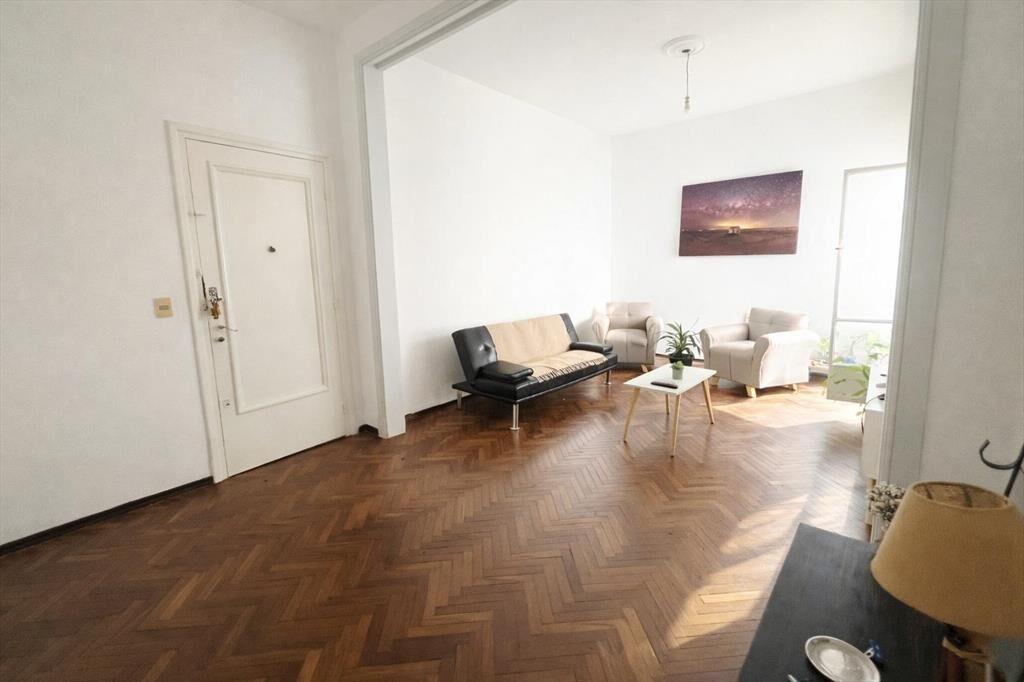 Venta apartamento 3 dormitorios con patio. Tres Cruces- Alq