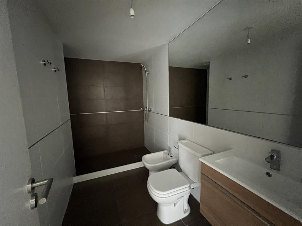 Venta de apartamento con renta de 2 dormitorio en La Blanqu