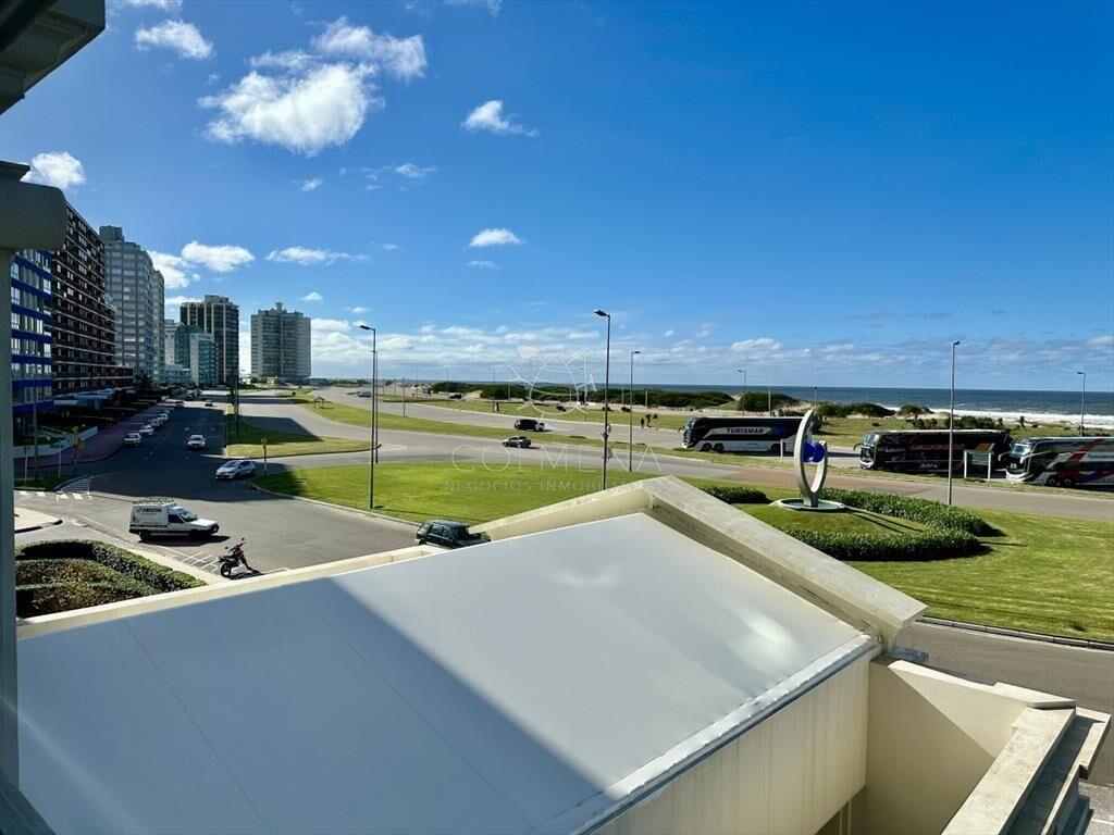 Excelente apartamento en torre de primera
