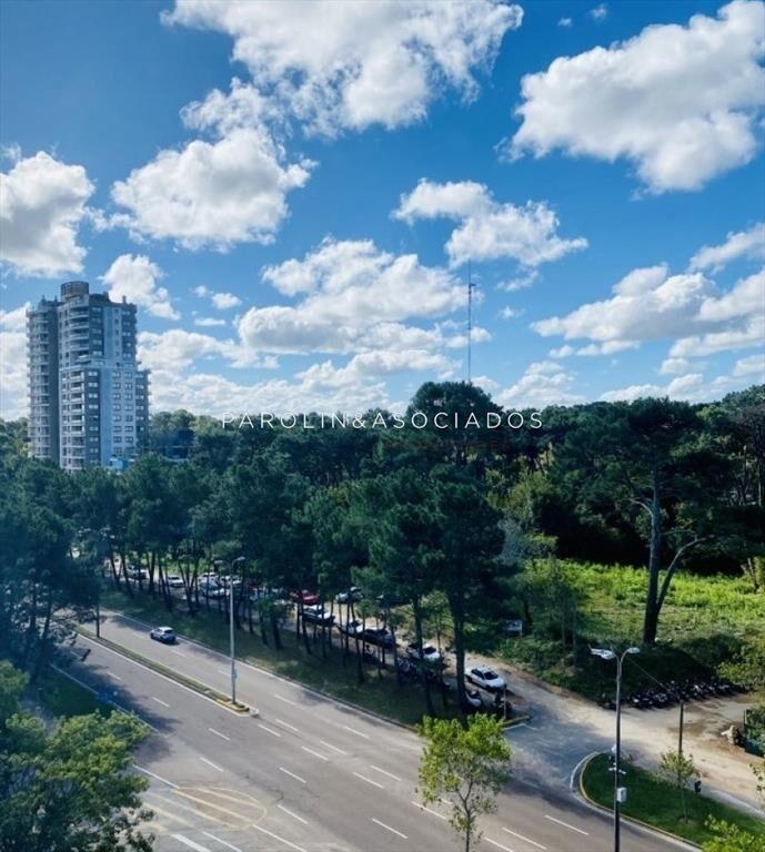 Apartamento de 3 dormitorios en venta en Punta