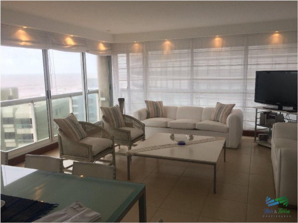 Apartamento en venta, piso alto con vista al mar