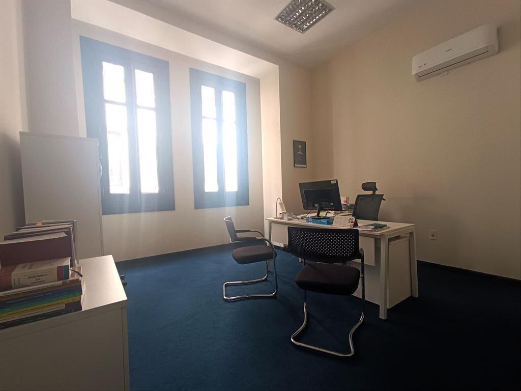 ALQUILER-OFICINA- CIUDAD VIEJA - PARA ENTRAR