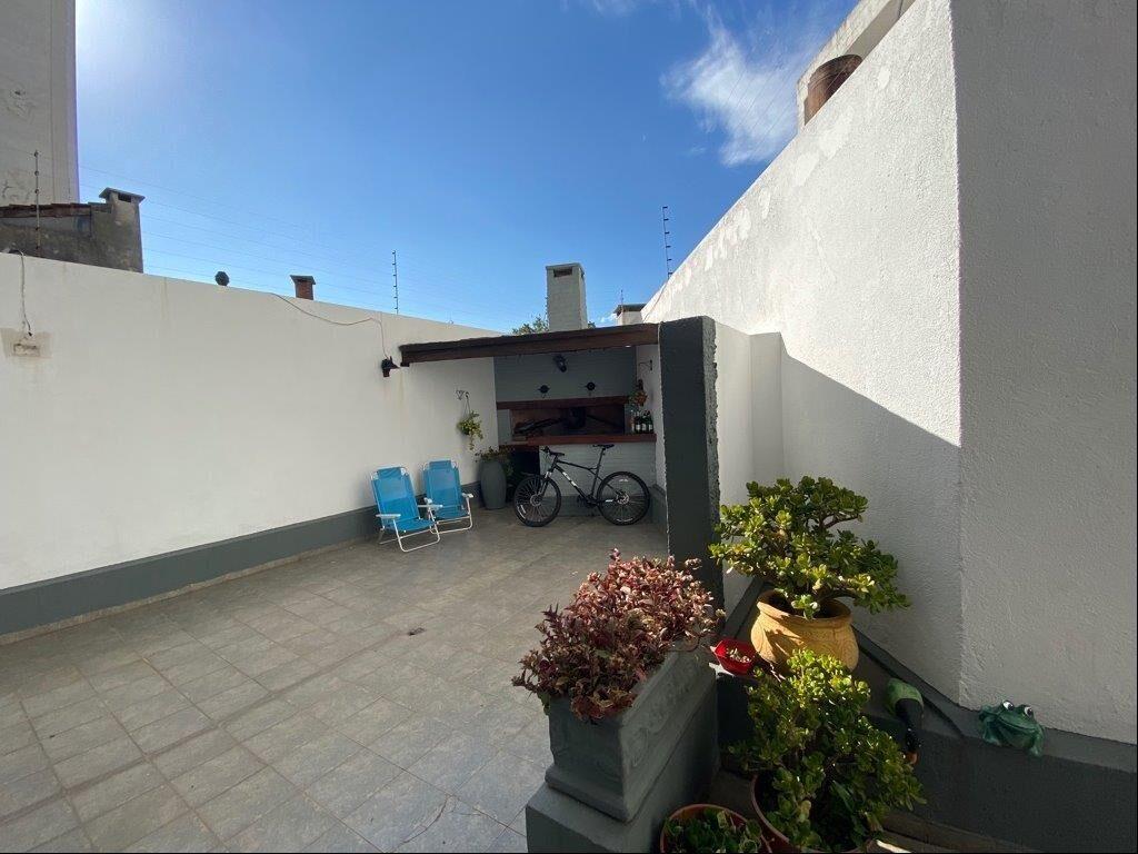APARTAMENTO DE NIVEL EN 1ERA LINEA 3 DORMITORIOS GRAN PATIO
