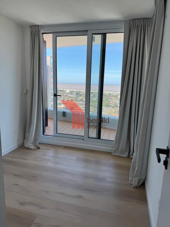 Alquiler apartamento 3 dormitorios, 2 baños, balcón, gara