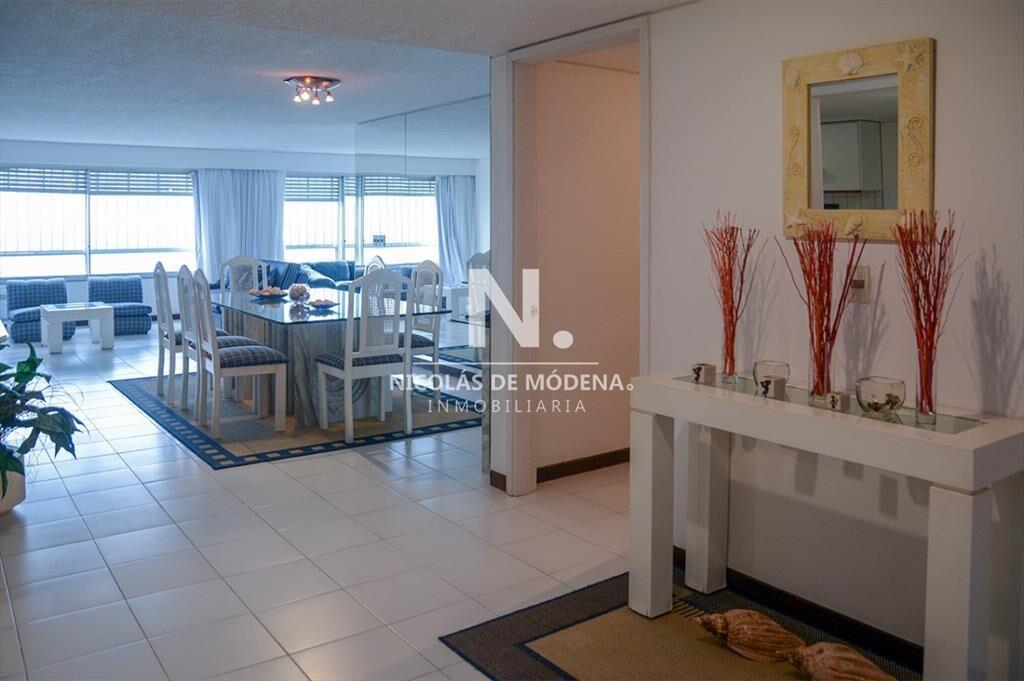 Departamento frente al mar de 3 dormitorios en
