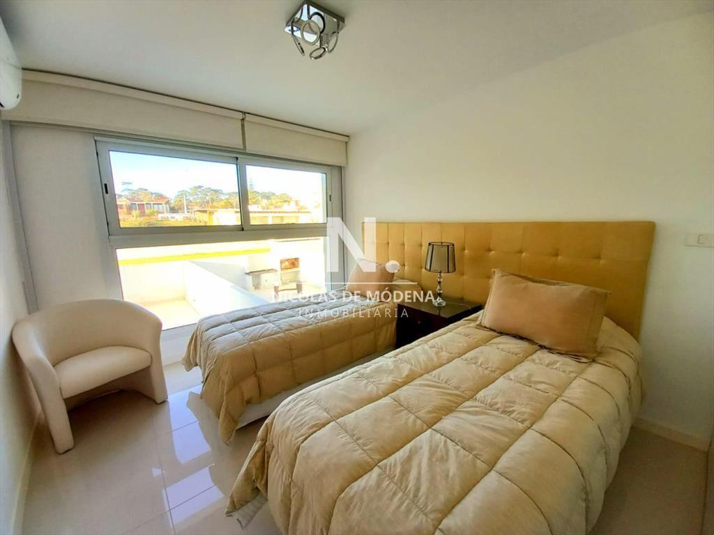 Apartamento Frente al Mar en Venta Dos y Servicio