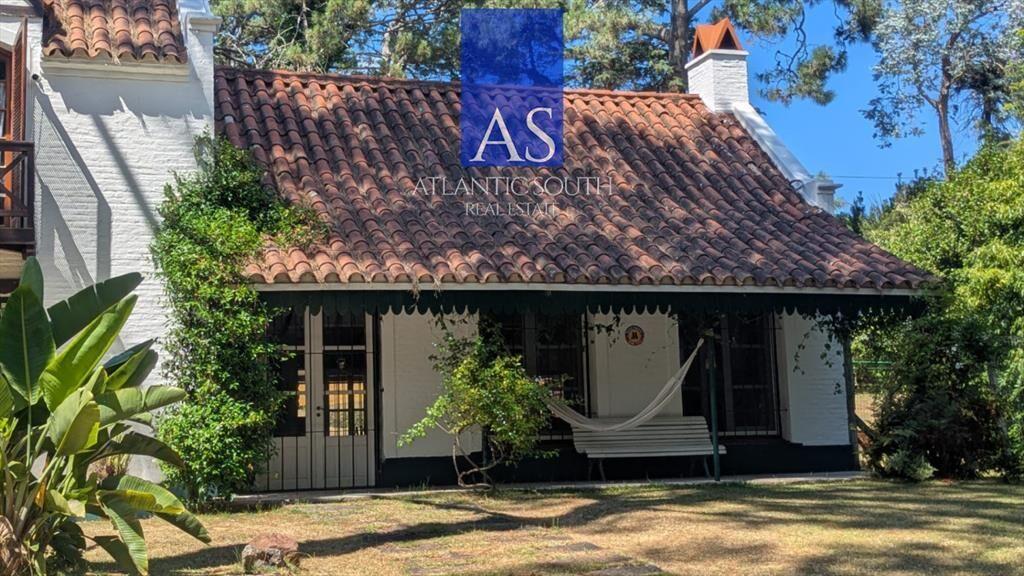 Casa 4 dormitorios en Playa Mansa Punta del Este