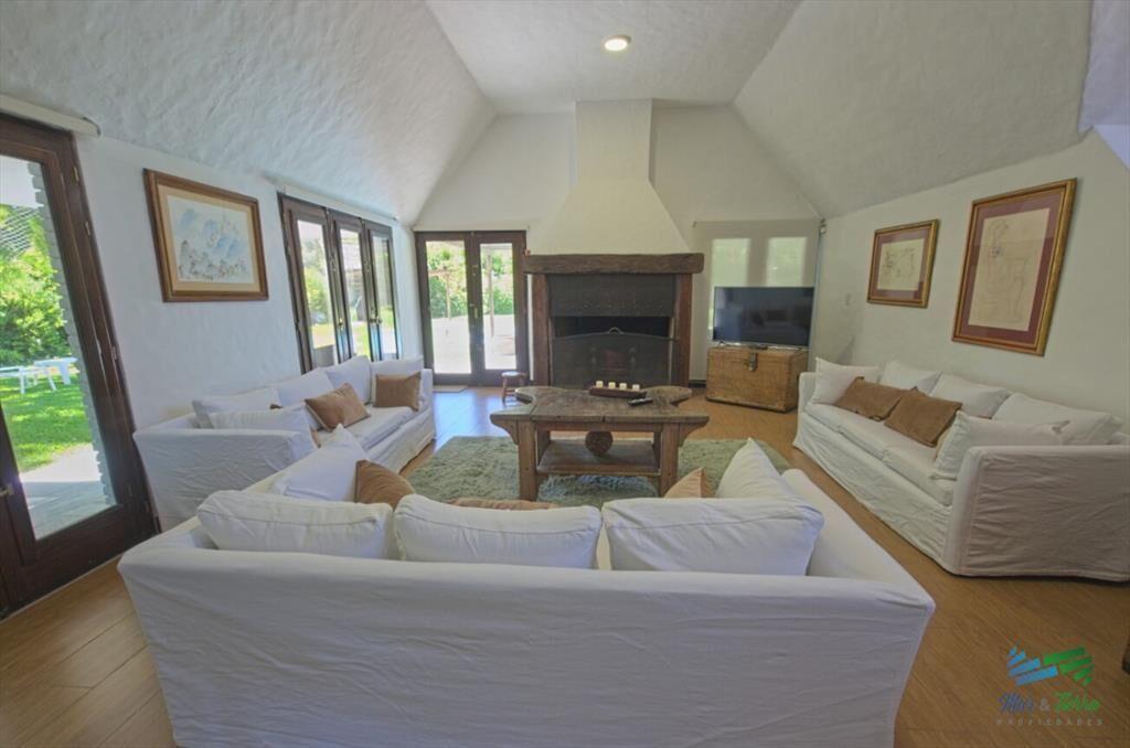 Casa de 4 dormitorios con piscina climatizada en alquiler
