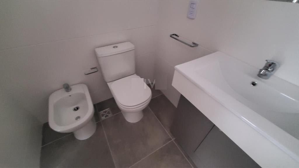 Apartamento - A la venta con renta en Av. Agraciada, 1 dorm