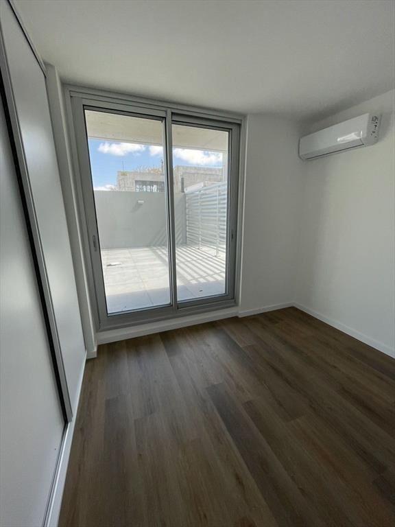 Venta con renta apartamento 2 dormitorios con garaje y pa...
