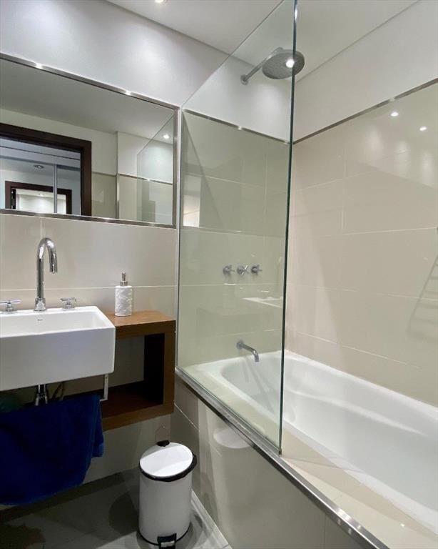 Apartamento en venta de 2 dormitorios 2 baños y garaje e...