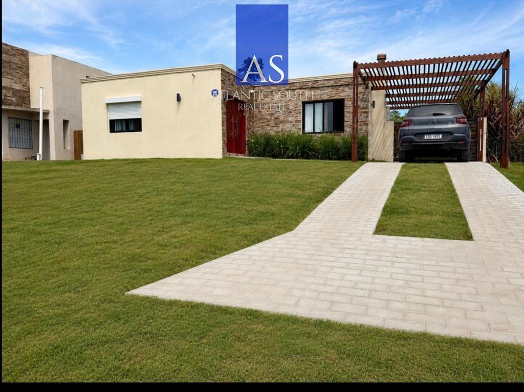 Moderna Casa 3 dormitorios con Piscina y Amplio