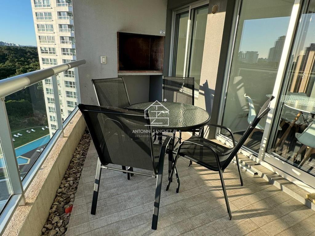 Apartamento de 2 Dormitorios + Dependencia y en