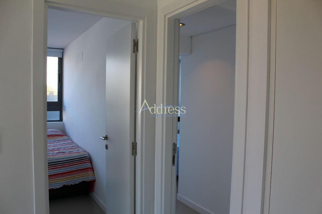 Apto 2 dorm, 2 baños, esquinero, en venta