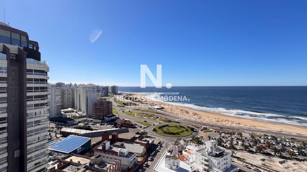Apartamento de 3 dormitorios en Torre Gattas , ,