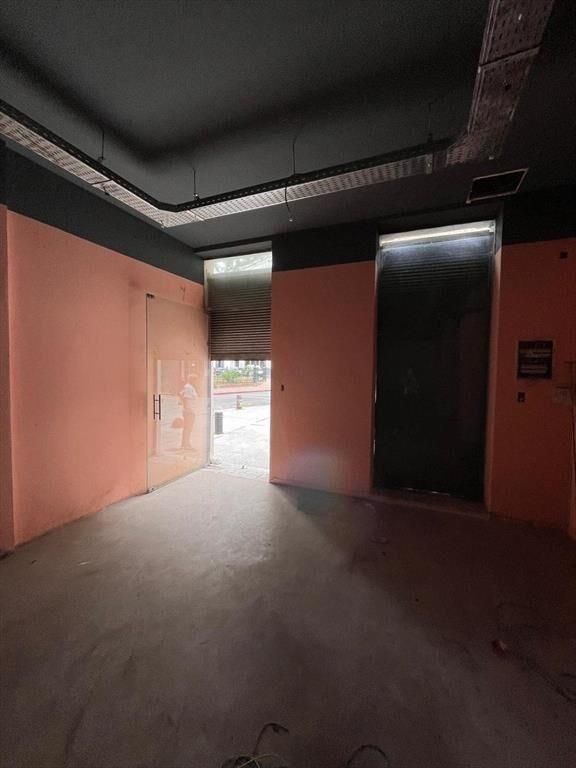 Alzaibar y Peatonal Sarandi, 80 m2, 5 mts de frente , recic