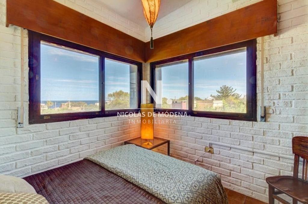 En Alquiler impecable casa con un entorno