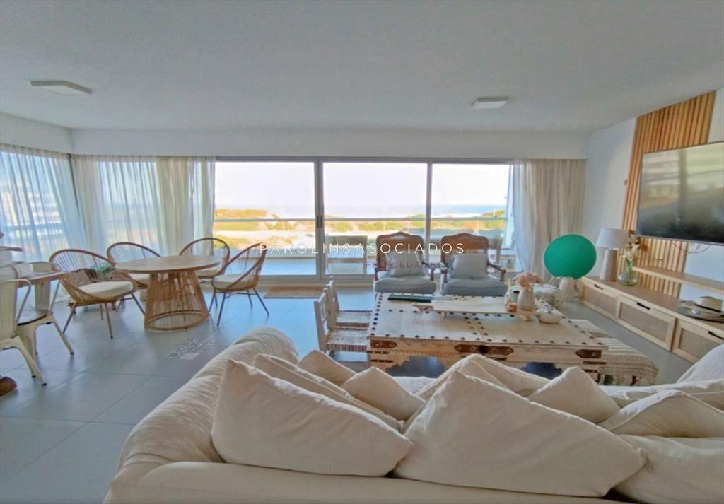 Departamento en Venta de 3 Suites y dependencia