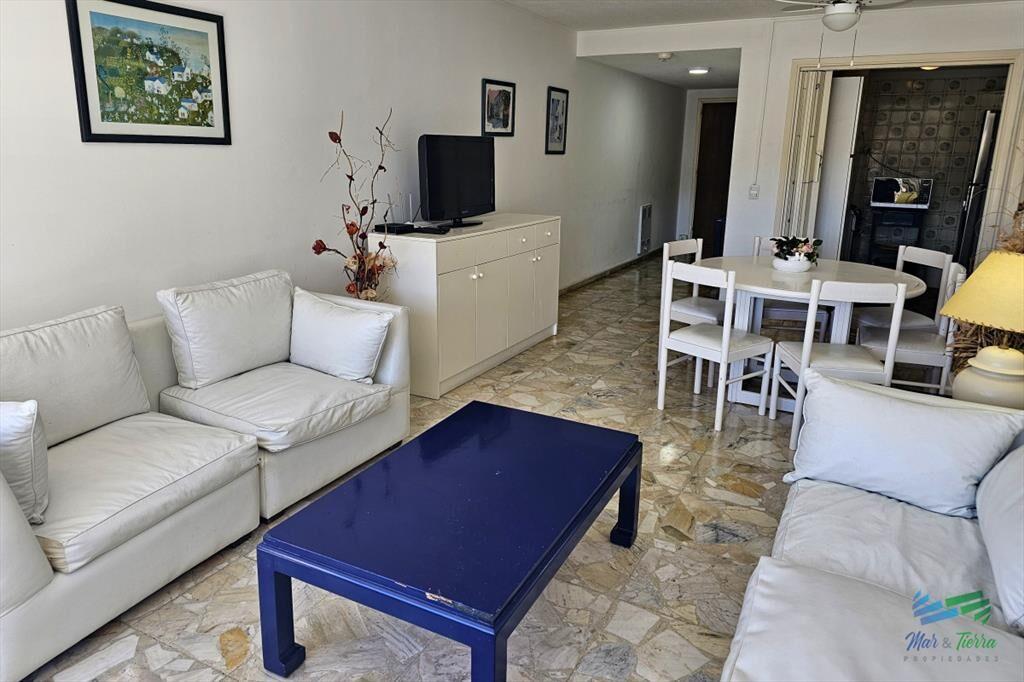 Vendo apartamento 2,5 dormitorios en playa mansa, complejo
